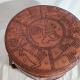 Superbe valise pour tambour vintage ronde tribal Haida motifs animaux variés en cuir