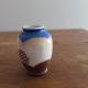 Petit vase bleu et personnage or miniature made in occupied japan2