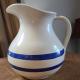 Pichet robinson Ransbottom pottery roseville ohio 3 gallon base large blanc crème et lignes bleue royal
