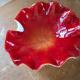 Assiette ou bol en verre soufflé Murano avec imperfections dont fait main rouge base blanche2