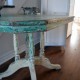 Magnifique table antique turquoise et beige en bois4